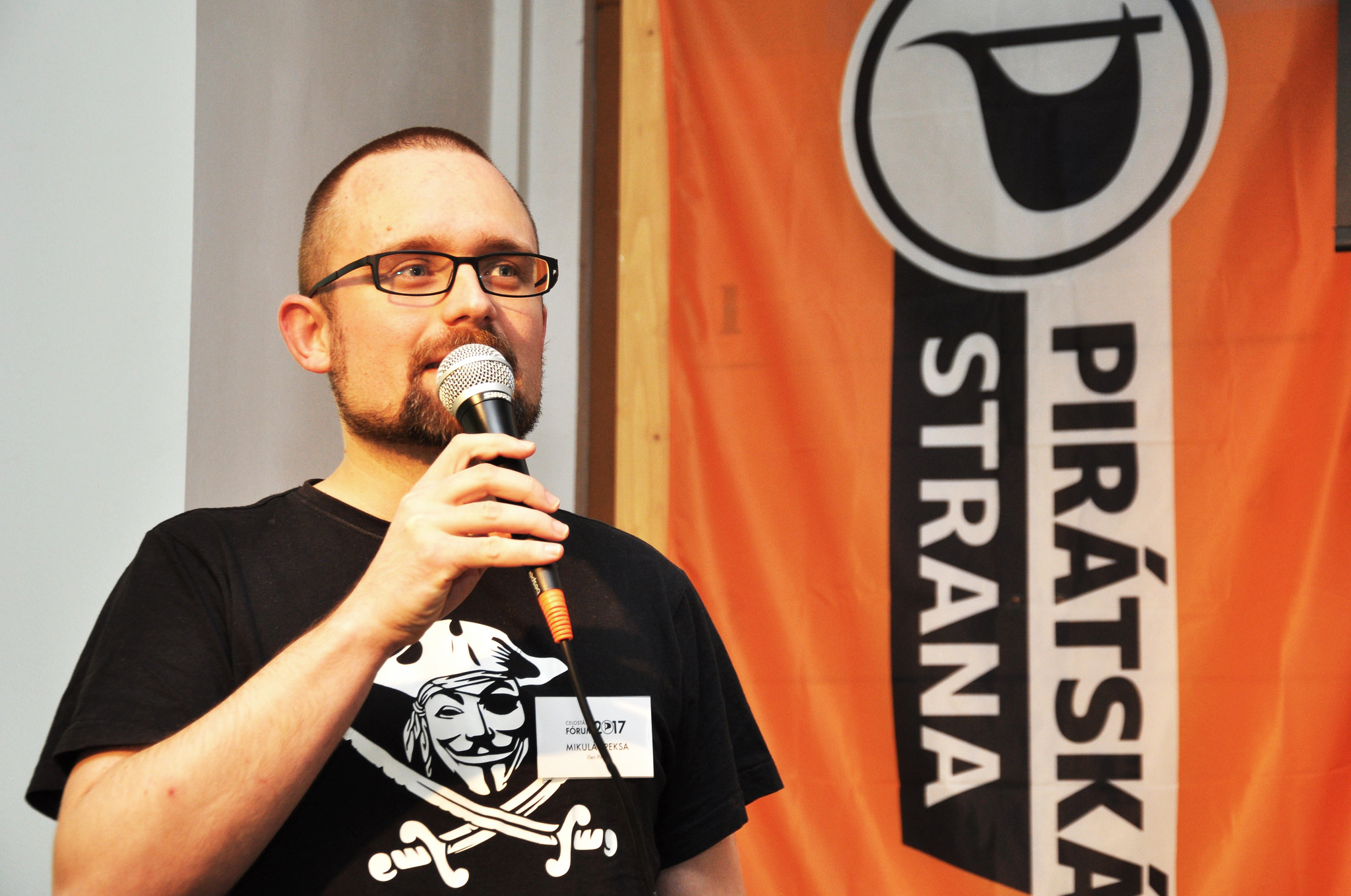 Piráti si zvolili za místopředsedu programátora a biofyzika Mikuláše Peksu