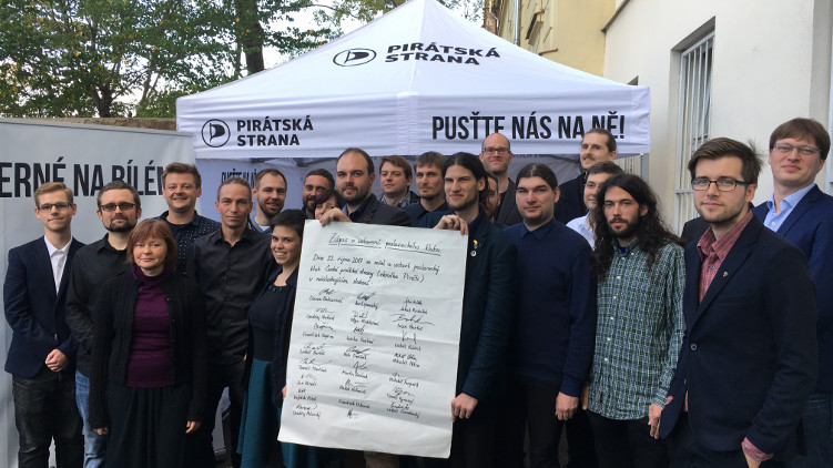 Nově zvolení poslanci České pirátské strany se poprvé sešli na setkání klubu