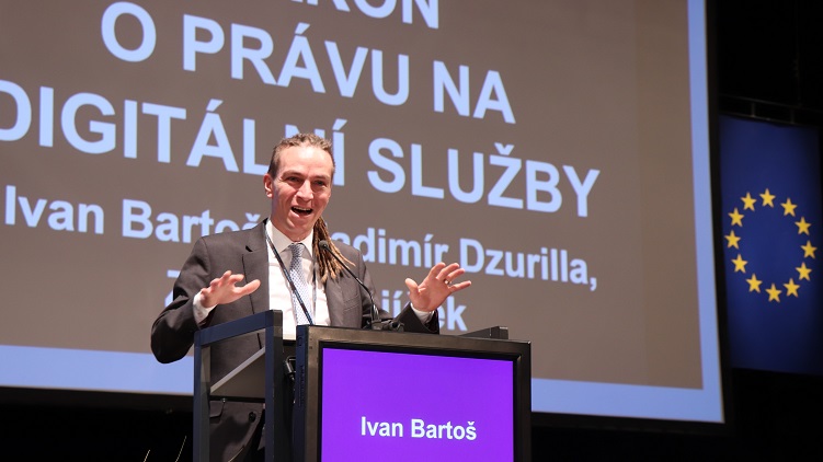Ivan Bartoš na konferenci ISSS představil zákon o právu na digitální službu