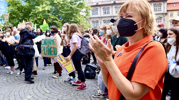 Studenti středních škol vyšli do ulic, požadují, aby klima bylo prioritou příští vlády