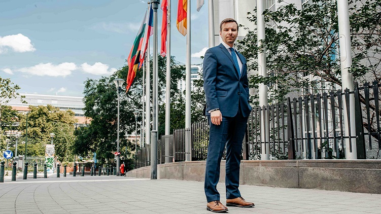 Opoziční politici, novináři, státní zástupci, byznysmeni byli šmírováni spywarem, který pořídila polská vláda, potvrdila mise Evropského parlamentu