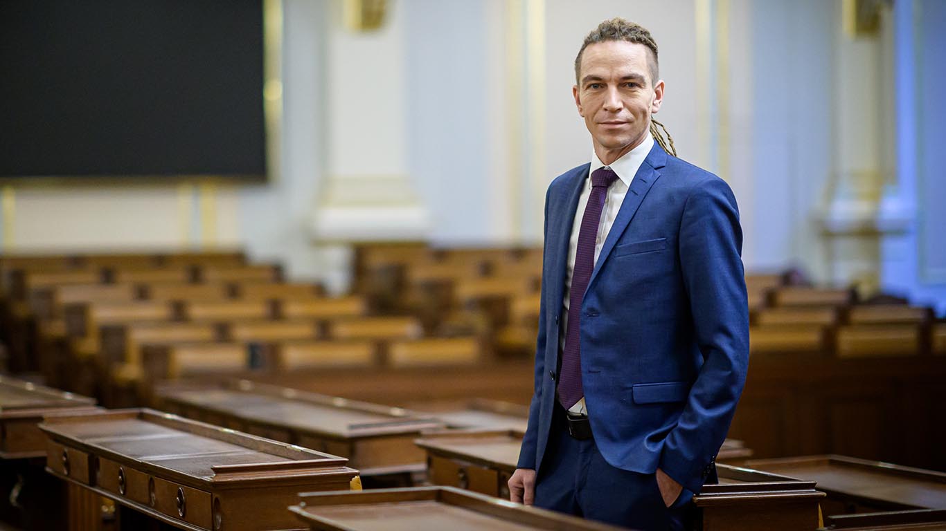Ministr Bartoš prosadil omezení přístupu odsouzených firem k veřejným zakázkám